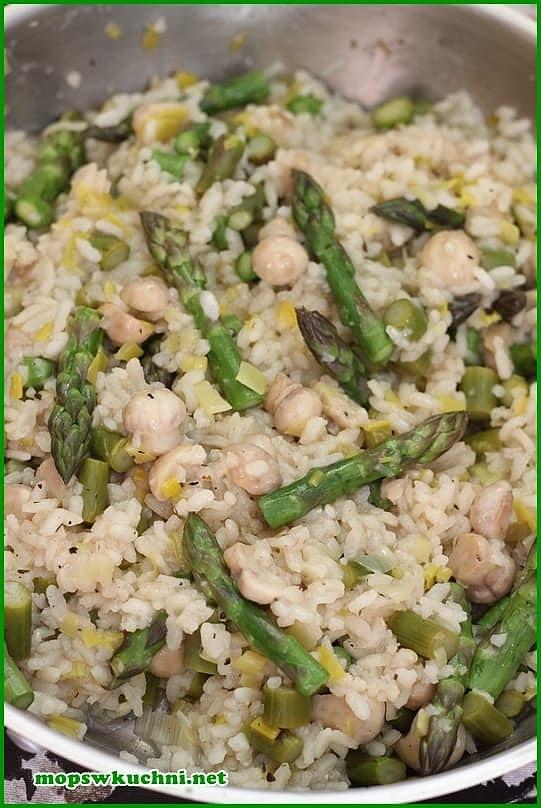 Risotto z mini pieczarkami i zielonymi szparagami