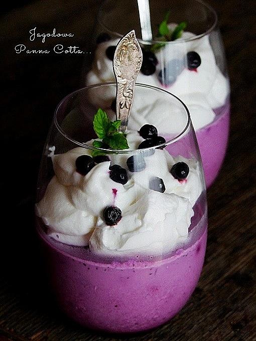 Jagodowa panna cotta