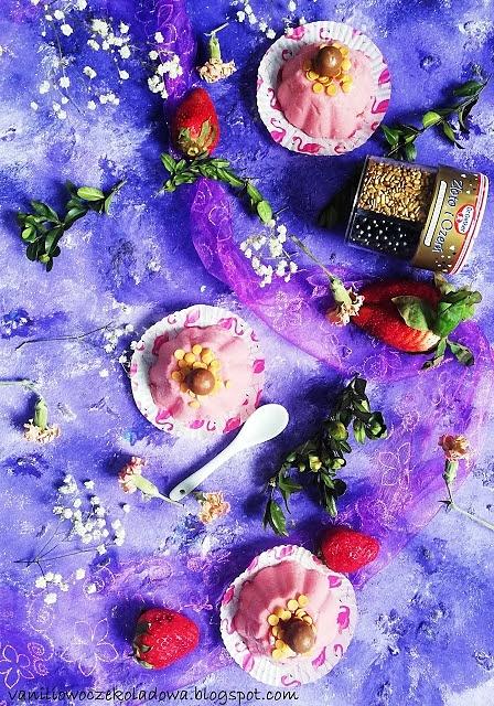 Truskawkowa panna cotta na mleku kokosowym vegan i bez glutenu
