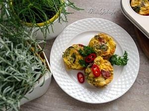 Ogrody ziołowe i muffiny jajeczno-ziołowe