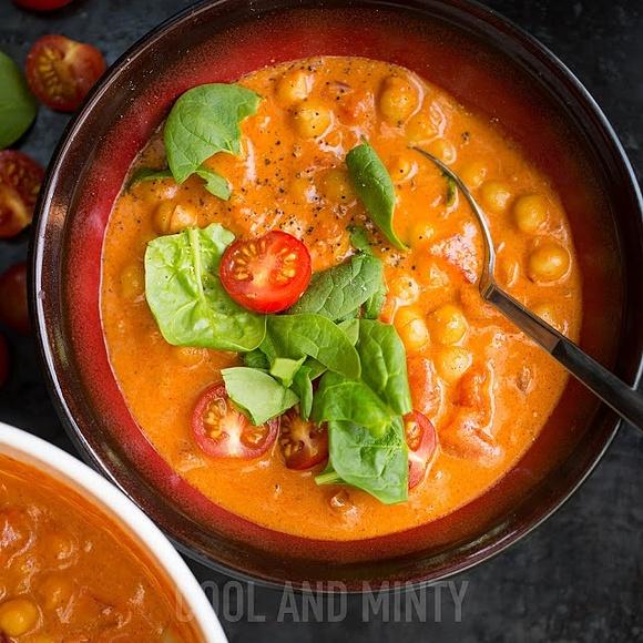 Curry z ciecierzycą i szpinakiem
