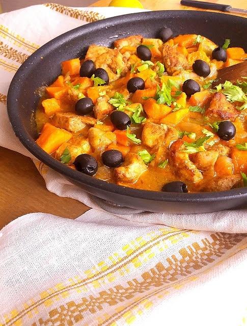 Tagine z kurczakiem i oliwkami