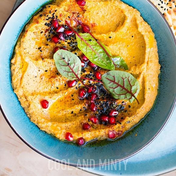 Hummus z pieczoną marchewką i czosnkiem