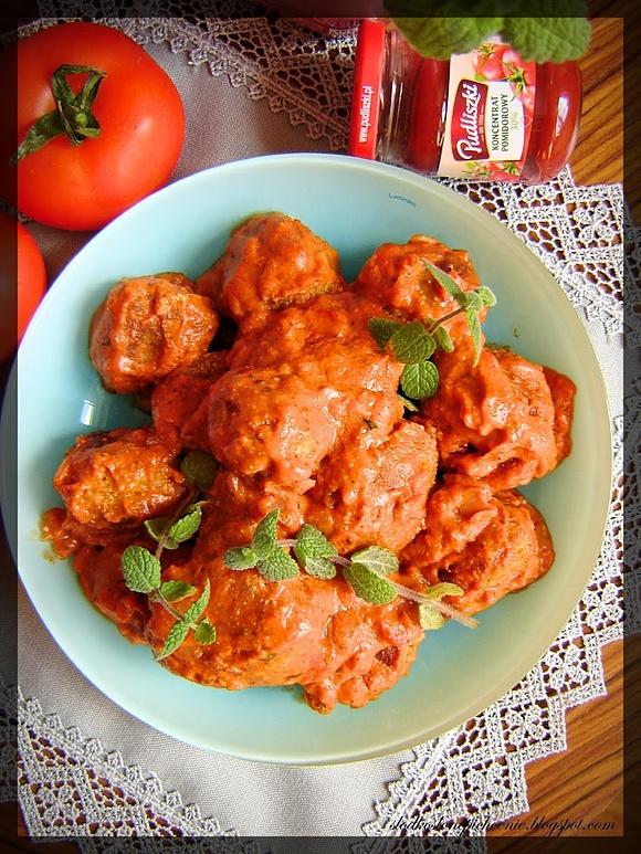 Kotlety mielone z kaszą bulgur w sosie pomidorowym