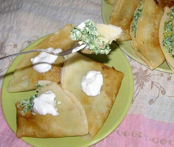 Naleśniki na maślance ze szpinakiem i twarogiem