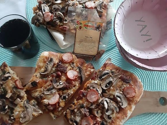 Idealna pizza z grillowanym mięsem