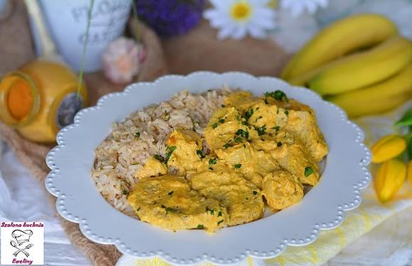 Polędwiczki wieprzowe w sosie curry z bananami
