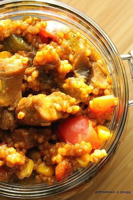 Kasza orkiszowa z warzywami i indykiem – lunch do pracy