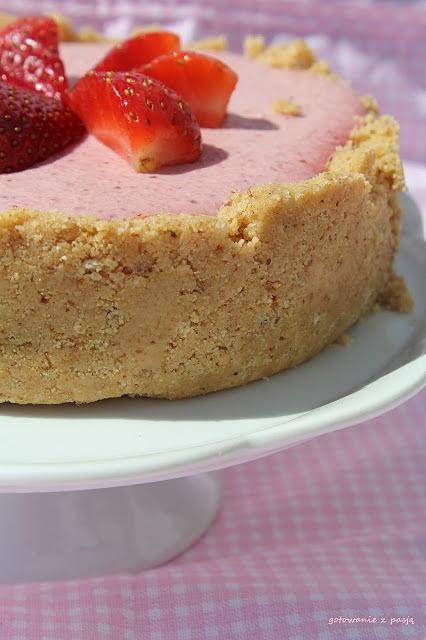 Tarta truskawkowa z kaszą jaglaną