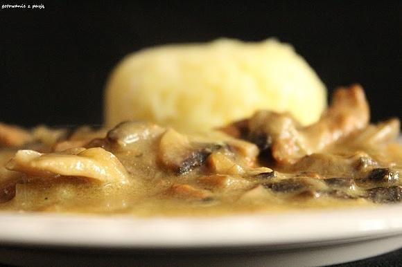 Kurczak z pieczarkami w sosie śmietanowym