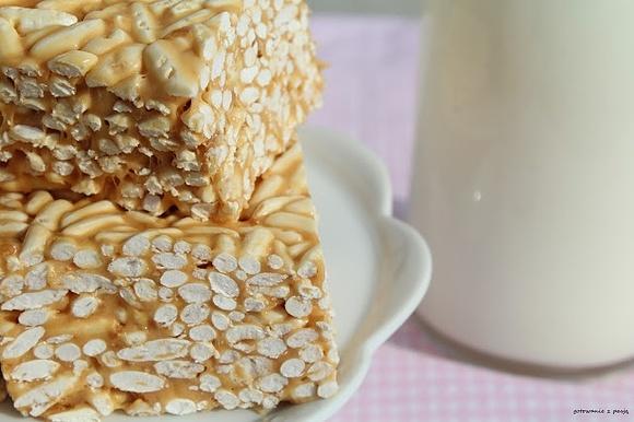 Batoniki ryżowe z krówkami i piankami marshmallows