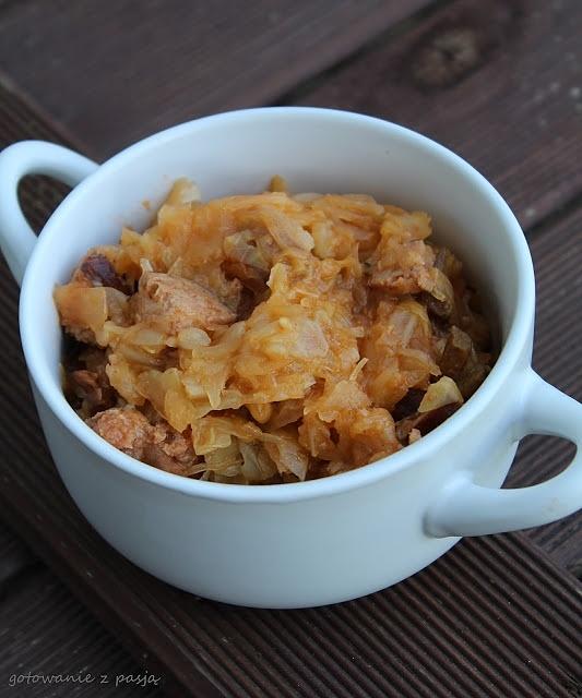 Bigos z młodej kapusty