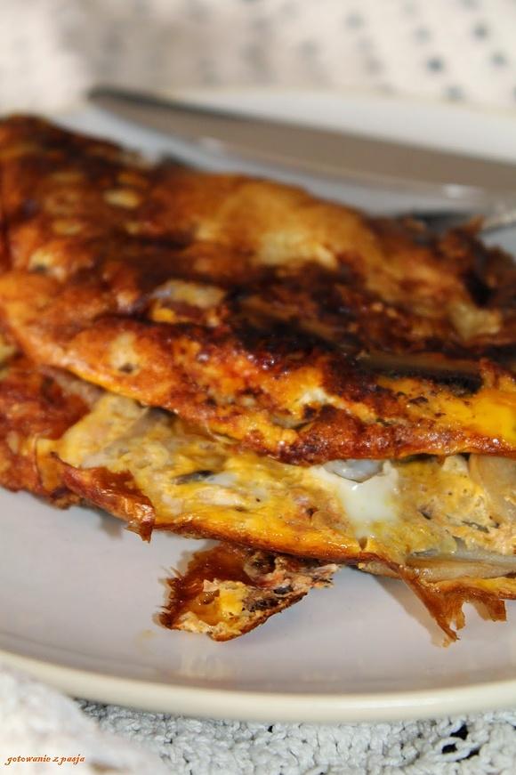 Omlet z pieczarkami i pomidorami