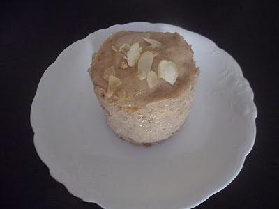 Mini torcik orzechowy