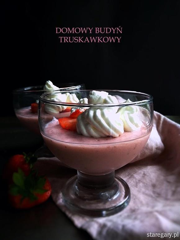 Domowy budyń truskawkowy