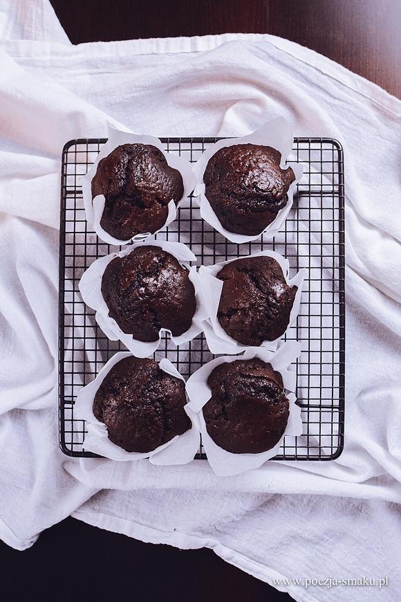 Muffinki czekoladowe - wilgotne i puszyste z kawałkami czekolady