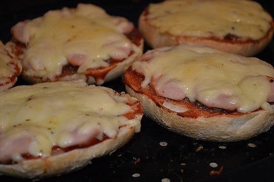 Szybkie zapiekanki a’la pizza