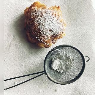 Placuszki drożdżowe z jabłkami