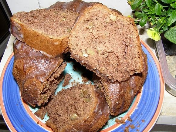Ucierana babka kakaowa z orzechami włoskimi