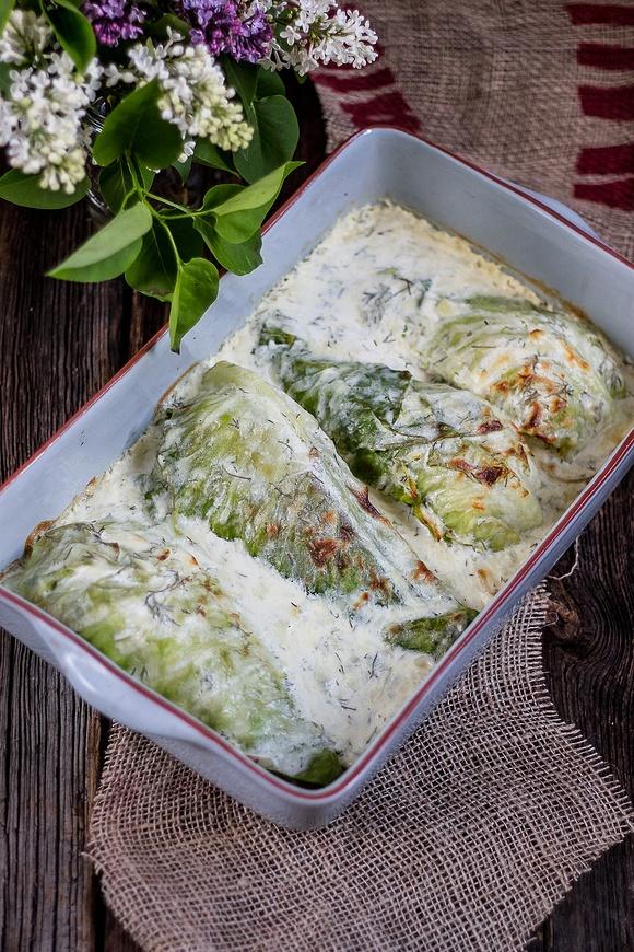 Młoda kapusta zapiekana z mozzarellą i koperkiem