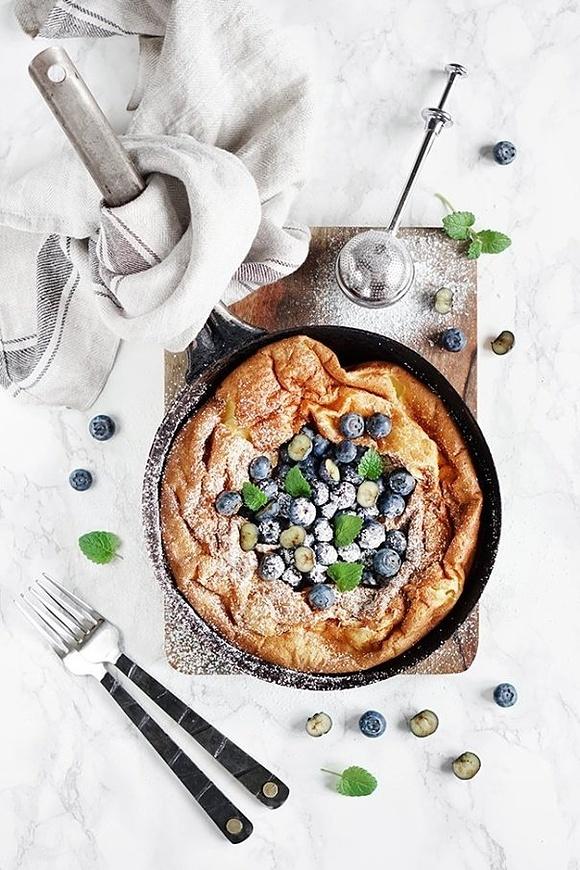Dutch Baby – pieczony naleśnik z owocami