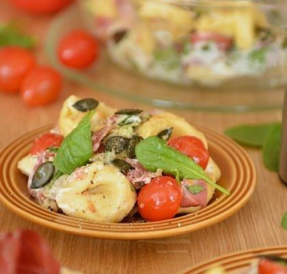 Kremowa zapiekanka z tortellini i szpinakiem