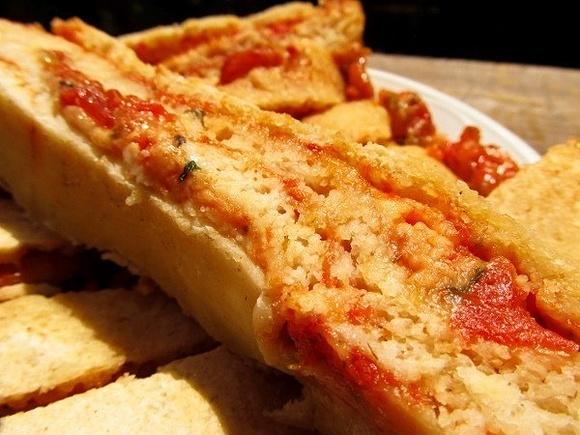 Stromboli – rolowana pizza na kaszy manny, idealna na wynos