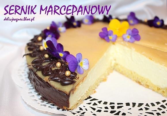 Sernik marcepanowy