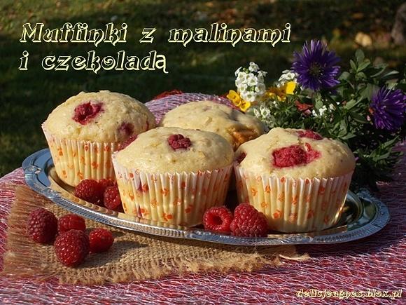 Muffinki z malinami i czekoladą