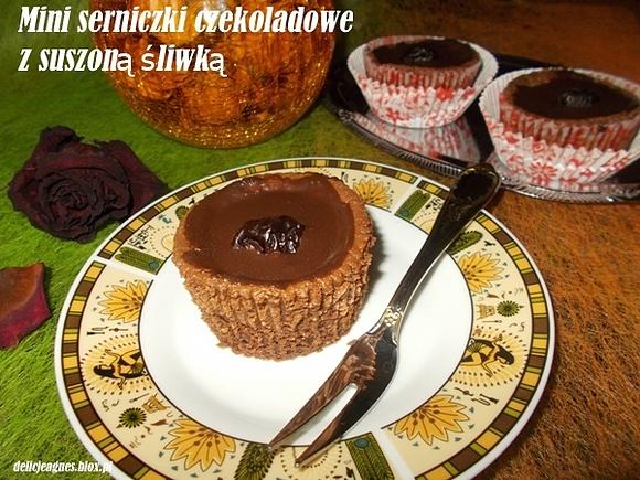 Mini serniczki czekoladowe z suszoną śliwką