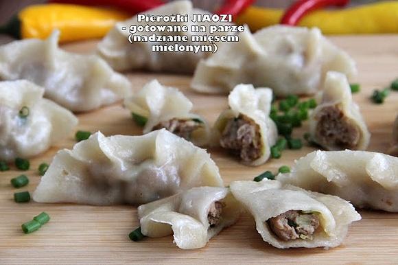 Pierożki Jiaozi na parze z mięsem mielonym