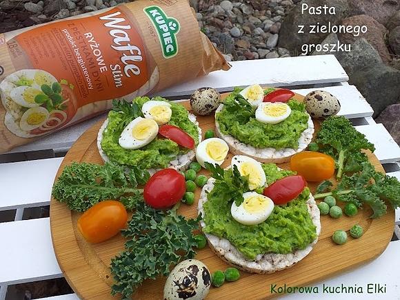 Pasta z zielonego groszku na śniadanie z waflami Kupiec