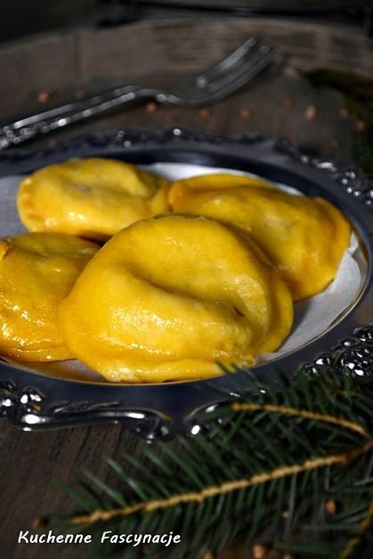 Dyniowe pierogi z kaszą gryczaną i białym serem