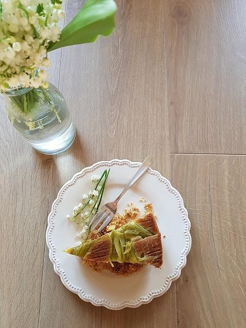 Odwrócone ciasto z rabarbarem i kruszonką
