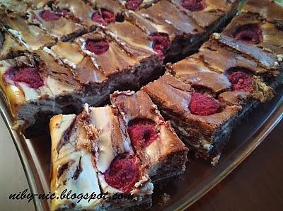 Sernikobrownie z malinami
