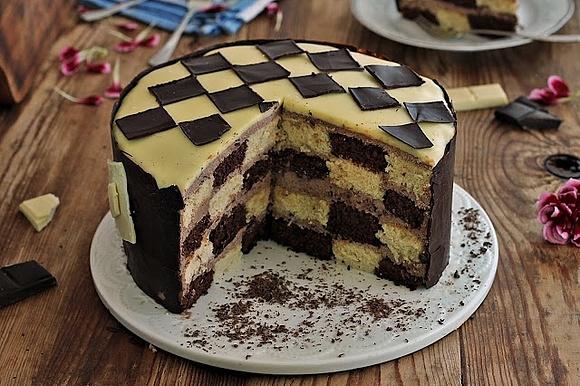 Tort szachownica z kremem budyniowym