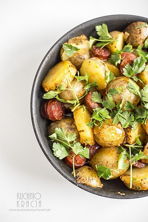 Młode ziemniaki z chorizo
