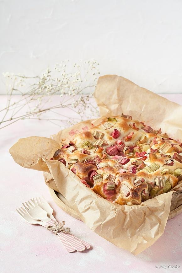 Ciasto drożdżowe z rabarbarem
