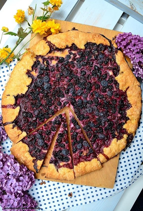 Galette z serkiem i porzeczkami, pieczona bez foremki