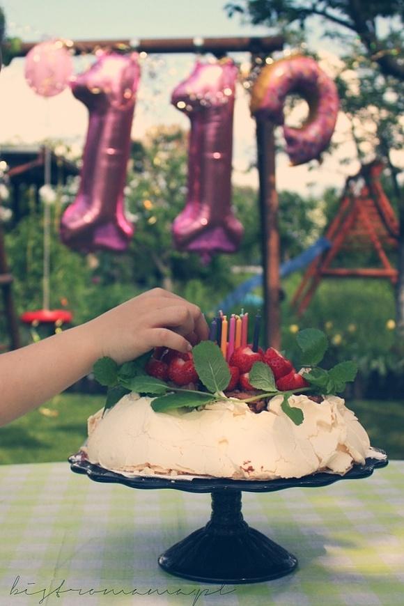 Pavlova z chrupiącym czekoladowym kremem