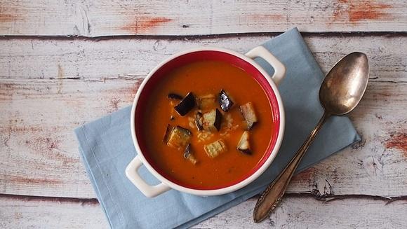 Zupa z grillowanych bakłażanów