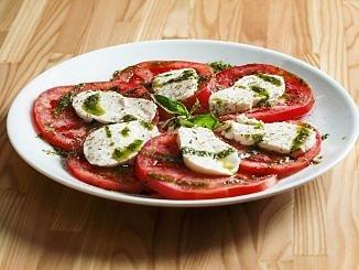 Pomidory z mozzarellą i pesto - szybka przystawka