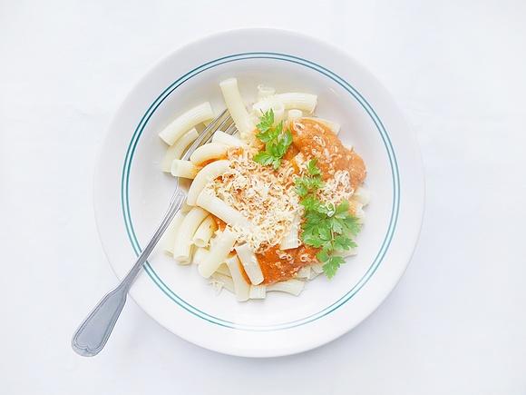 Makaron z sosem pomidorowo-ziołowym - obiad w 20 minut dla całej rodziny