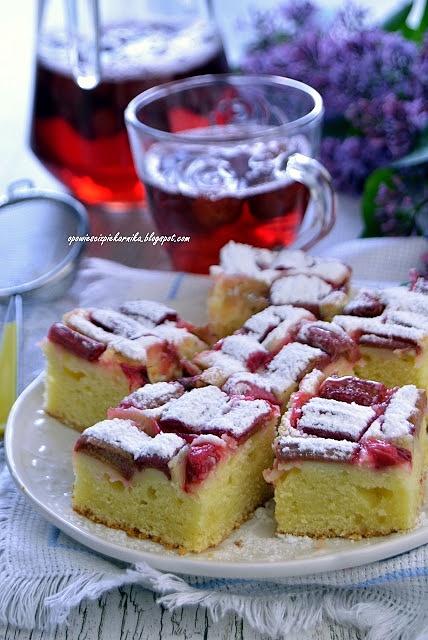 Jogurtowo-budyniowe ciasto z rabarbarem