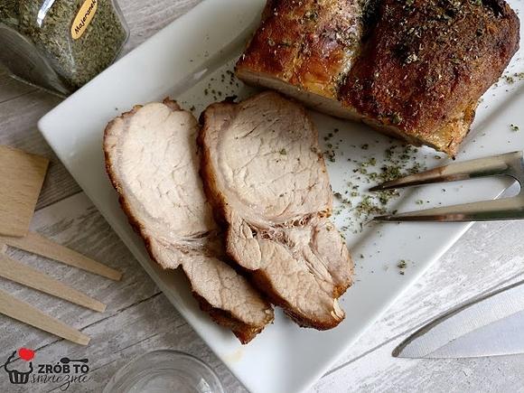 Pieczeń wieprzowa marynowana w czosnku i majeranku
