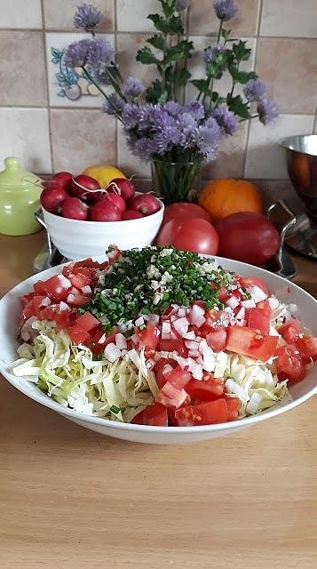 Surówka z młodej kapusty