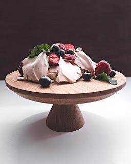Pavlova - lekki i pyszny deser bezowy z owocami