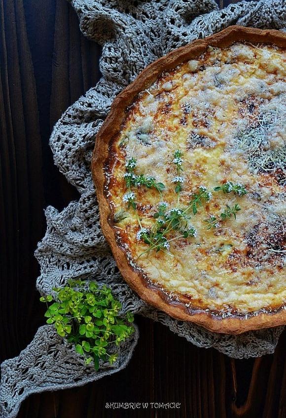 Quiche ze szparagami, parmezanem i cheddarem