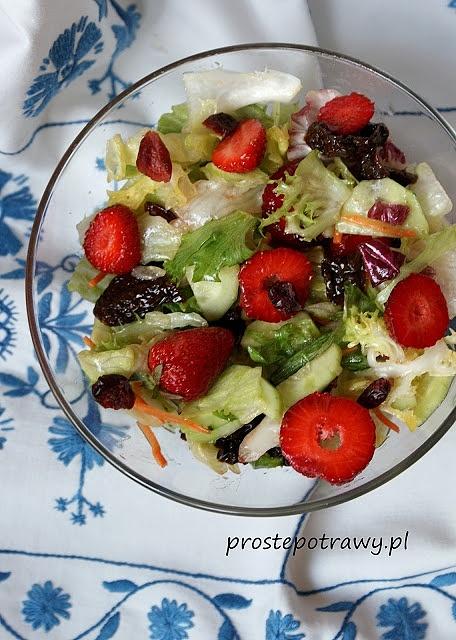 Mix sałat z truskawkami