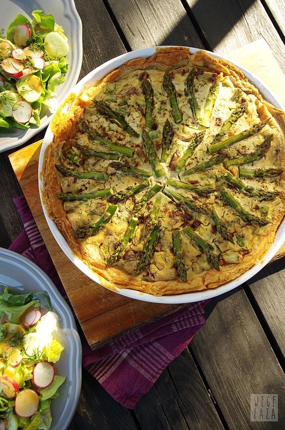 Tarta z zielonymi szparagami i tofu wegańska